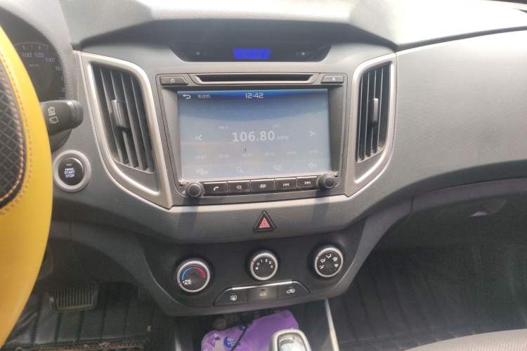 Used Hyundai ix25 2015 1.6L Automatic Two-Wheel Drive Smart GLS Trim Audio And AC Panel