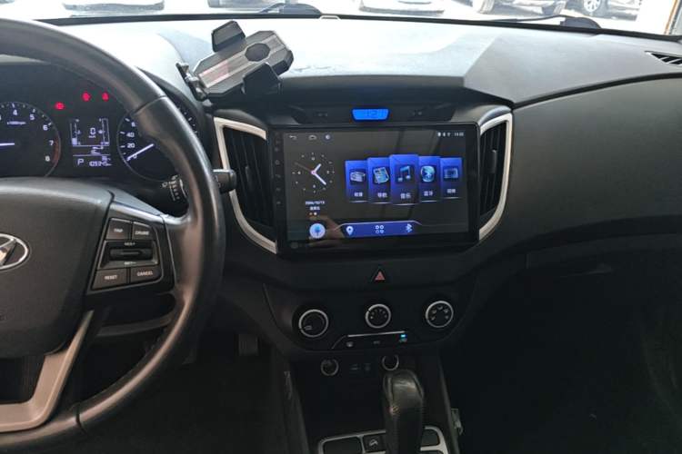 Used Hyundai ix25 2015 1.6L Automatic Two-Wheel Drive Smart GLS Trim Audio And AC Panel