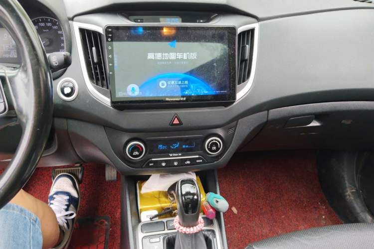 Used Hyundai ix25 2015 1.6L Automatic Two-Wheel-Drive Deluxe DLX Model Audio And AC Panel