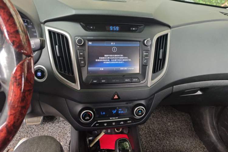 Used Hyundai ix25 2015 2.0L Automatic Two-Wheel Drive Intelligent GLS Audio And AC Panel