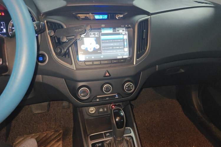 Used Hyundai ix25 2015 1.6L Automatic Two-Wheel Drive Smart GLS Trim Audio And AC Panel