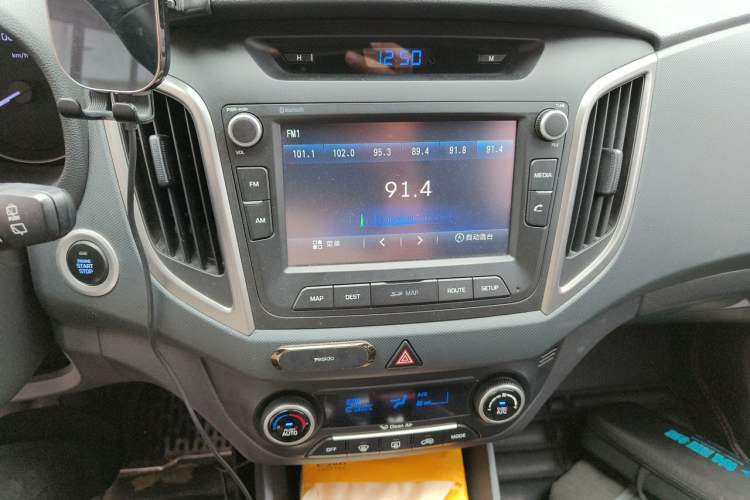 Used Hyundai ix25 2015 1.6L Automatic Two-Wheel-Drive Deluxe DLX Model Audio And AC Panel