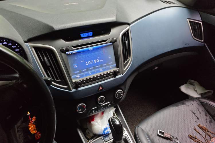 Used Hyundai ix25 2015 1.6L Automatic Two-Wheel Drive Smart GLS Trim Audio And AC Panel