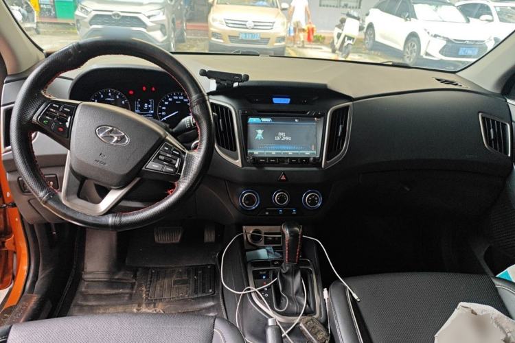 Used Hyundai ix25 2015 1.6L Automatic Two-Wheel Drive Smart GLS Trim Center Console