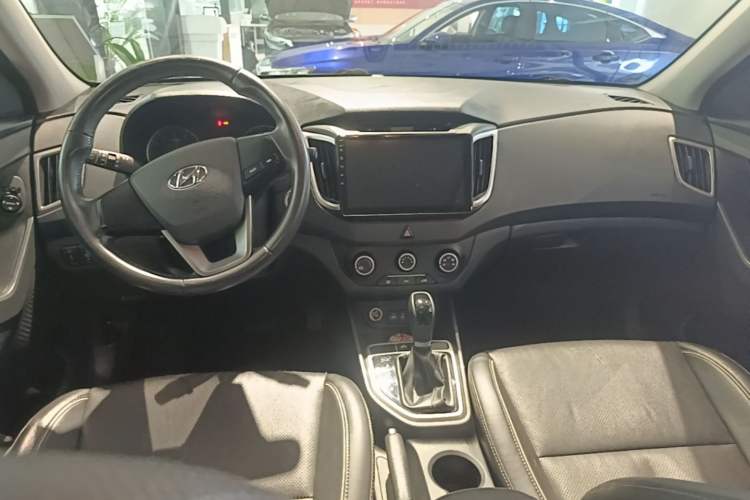 Used Hyundai ix25 2015 1.6L Automatic Two-Wheel Drive Smart GLS Trim Center Console