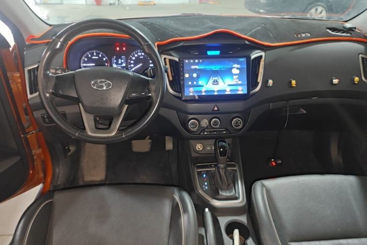 Used Hyundai ix25 2015 1.6L Automatic Two-Wheel Drive Smart GLS Trim Center Console