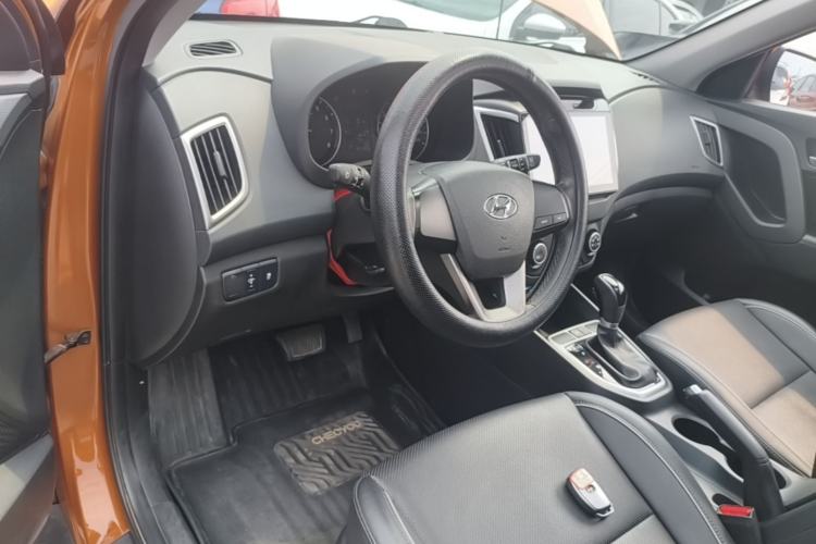Used Hyundai ix25 2015 1.6L Automatic Two-Wheel Drive Smart GLS Trim Center Console