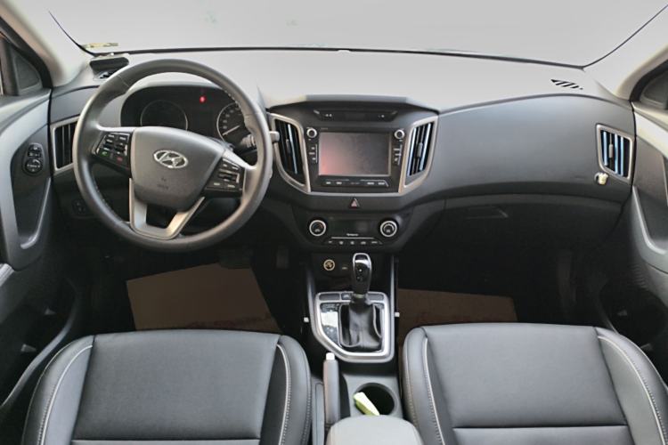 Used Hyundai ix25 2015 1.6L Automatic Two-Wheel-Drive Deluxe DLX Model Center Console