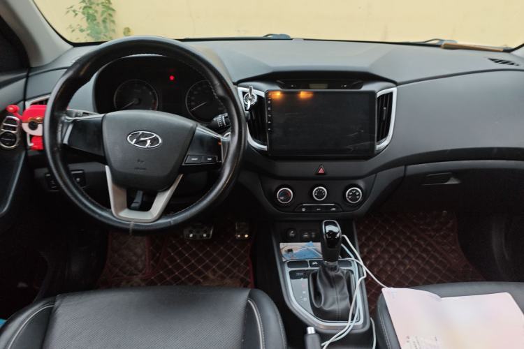 Used Hyundai ix25 2015 1.6L Automatic Two-Wheel Drive Smart GLS Trim Center Console