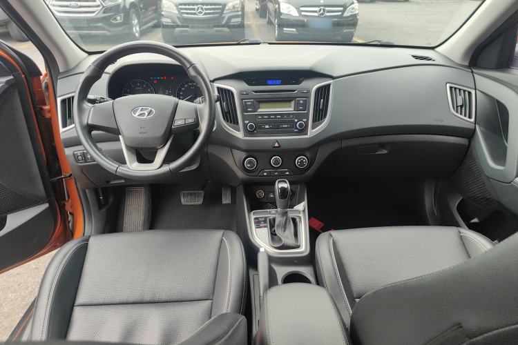 Used Hyundai ix25 2015 1.6L Automatic Two-Wheel Drive Smart GLS Trim Center Console