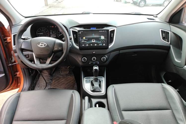Used Hyundai ix25 2015 1.6L Automatic Two-Wheel Drive Smart GLS Trim Center Console