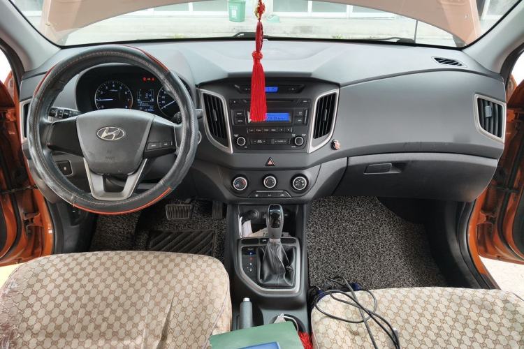 Used Hyundai ix25 2015 1.6L Automatic Two-Wheel Drive Smart GLS Trim Center Console