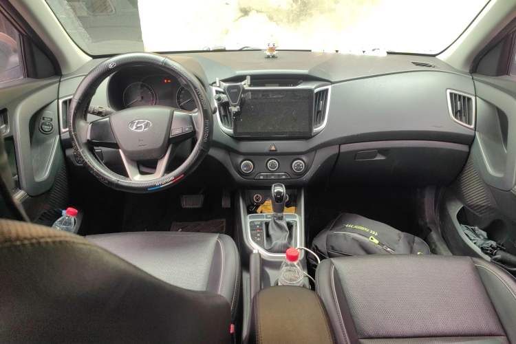 Used Hyundai ix25 2015 1.6L Automatic Two-Wheel Drive Smart GLS Trim Center Console