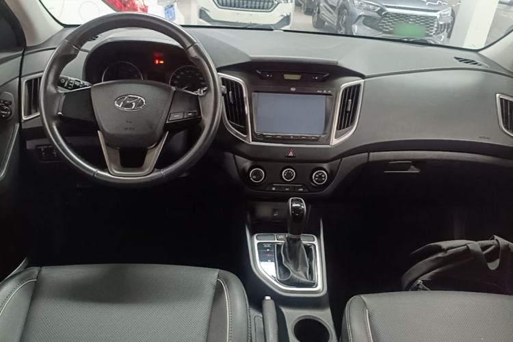 Used Hyundai ix25 2015 1.6L Automatic Two-Wheel Drive Smart GLS Trim Center Console