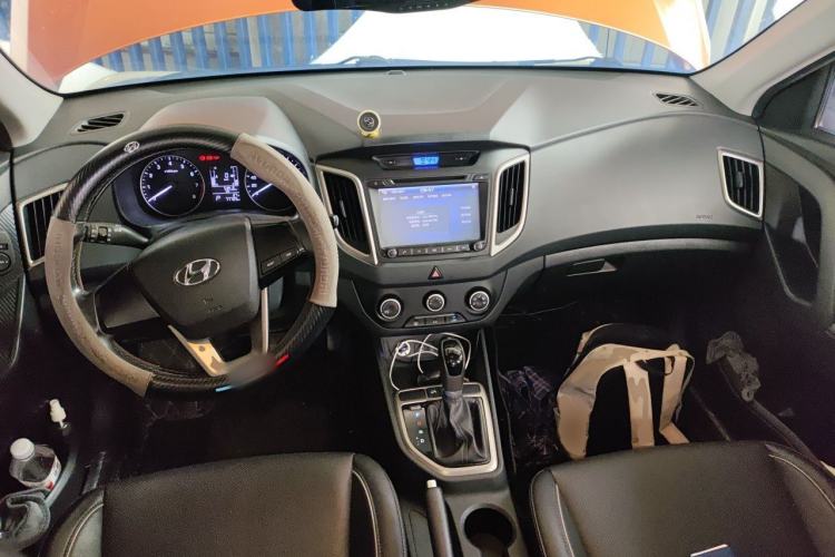 Used Hyundai ix25 2015 1.6L Automatic Two-Wheel Drive Smart GLS Trim Center Console