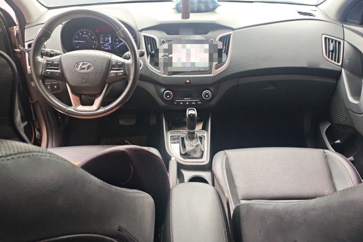 Used Hyundai ix25 2015 1.6L Automatic Two-Wheel-Drive Deluxe DLX Model Center Console