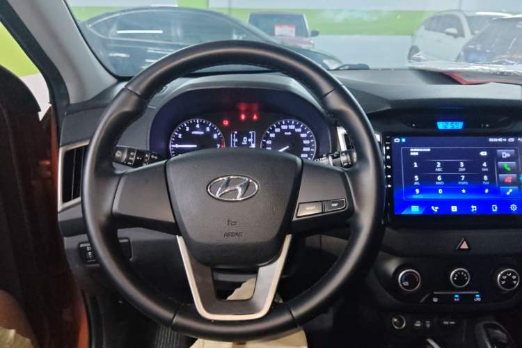 Used Hyundai ix25 2015 1.6L Automatic Two-Wheel Drive Smart GLS Trim Center Console