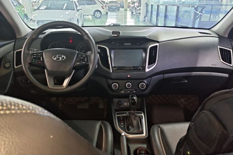 Used Hyundai ix25 2015 1.6L Automatic Two-Wheel Drive Smart GLS Trim Center Console