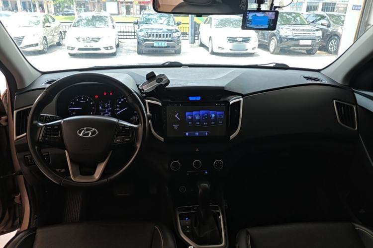 Used Hyundai ix25 2015 1.6L Automatic Two-Wheel Drive Smart GLS Trim Center Console