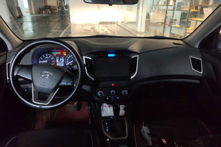 Used Hyundai ix25 2015 1.6L Automatic Two-Wheel Drive Smart GLS Trim Center Console
