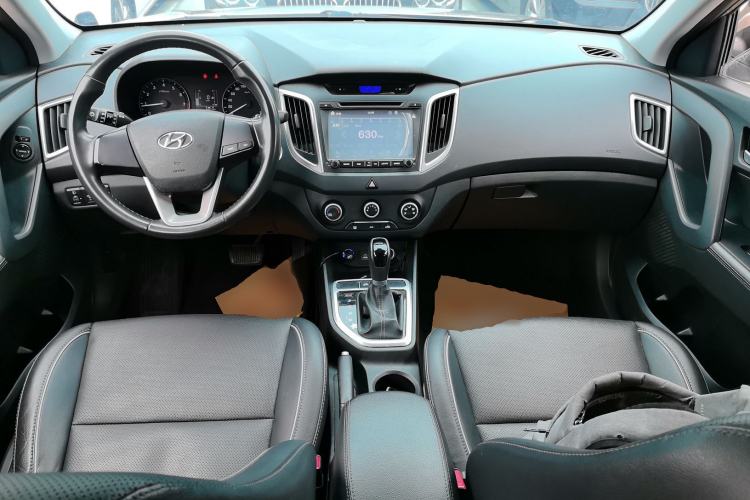 Used Hyundai ix25 2015 1.6L Automatic Two-Wheel Drive Smart GLS Trim Center Console