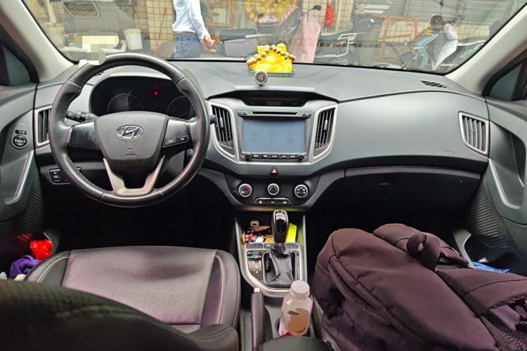 Used Hyundai ix25 2015 1.6L Automatic Two-Wheel Drive Smart GLS Trim Center Console