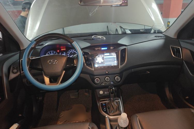 Used Hyundai ix25 2015 1.6L Automatic Two-Wheel Drive Smart GLS Trim Center Console