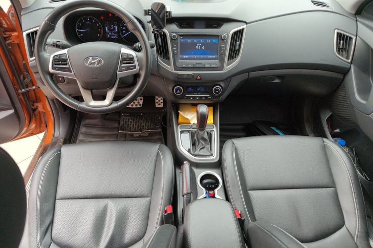 Used Hyundai ix25 2015 1.6L Automatic Two-Wheel-Drive Deluxe DLX Model Center Console