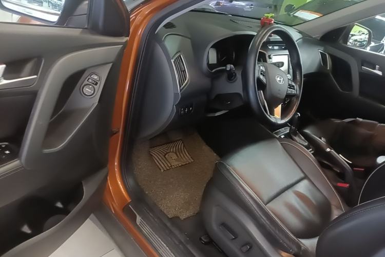Used Hyundai ix25 2015 1.6L Automatic Two-Wheel-Drive Deluxe DLX Model Driver Seat