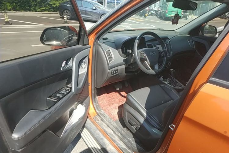 Used Hyundai ix25 2015 1.6L Automatic Two-Wheel-Drive Deluxe DLX Model Driver Seat
