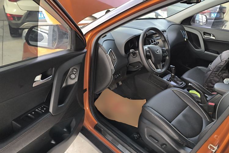 Used Hyundai ix25 2015 1.6L Automatic Two-Wheel-Drive Deluxe DLX Model Driver Seat