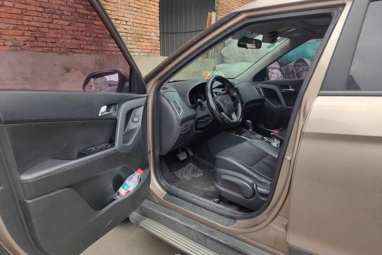 Used Hyundai ix25 2015 1.6L Automatic Two-Wheel Drive Smart GLS Trim Driver Seat