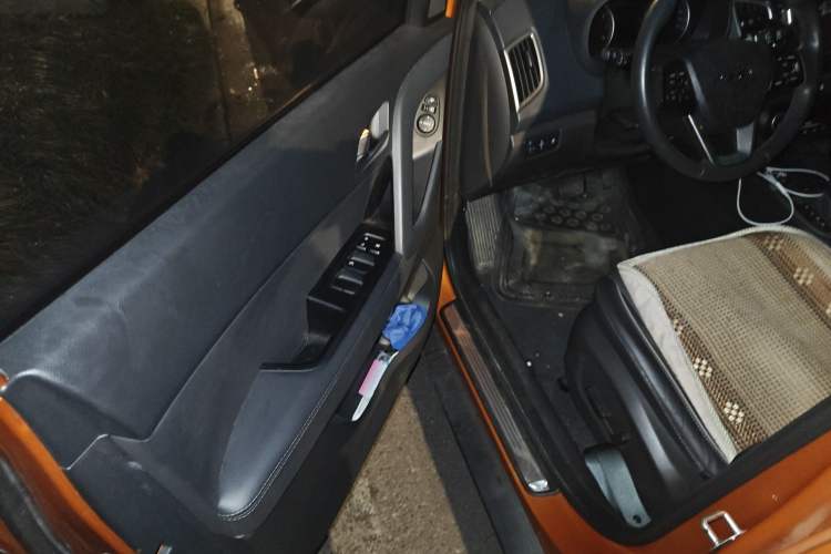Used Hyundai ix25 2015 1.6L Automatic Two-Wheel-Drive Deluxe DLX Model Driver Seat
