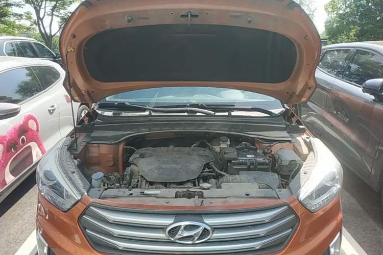 Used Hyundai ix25 2015 1.6L Automatic Two-Wheel-Drive Deluxe DLX Model Engine Bay