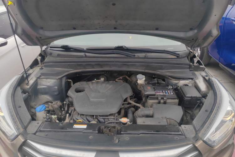 Used Hyundai ix25 2015 1.6L Automatic Two-Wheel-Drive Deluxe DLX Model Engine Bay