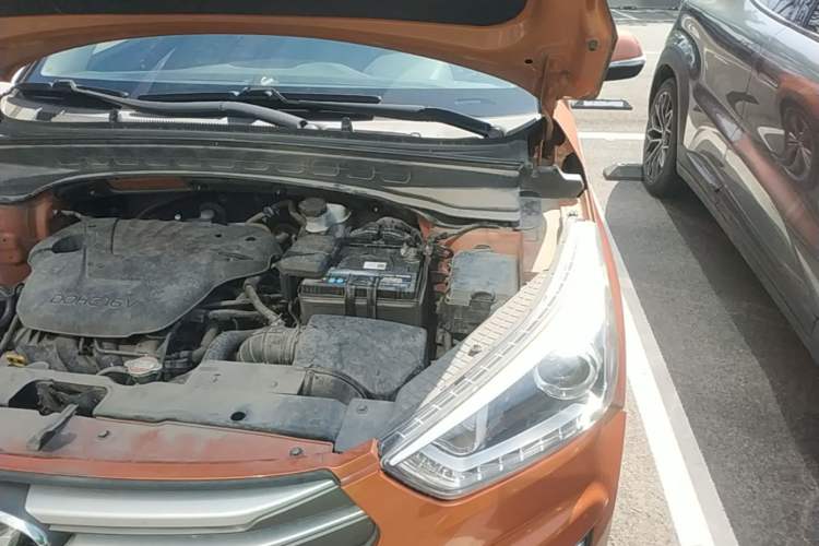 Used Hyundai ix25 2015 1.6L Automatic Two-Wheel-Drive Deluxe DLX Model Engine Bay Left