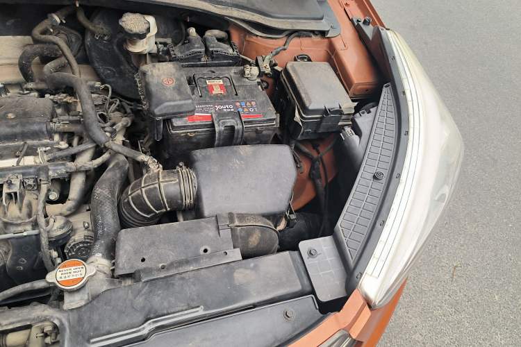 Used Hyundai ix25 2015 1.6L Automatic Two-Wheel Drive Smart GLS Trim Engine Bay Left