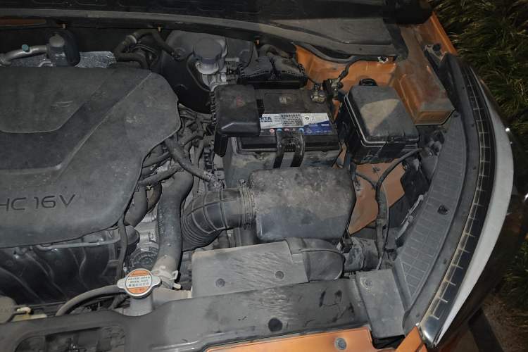 Used Hyundai ix25 2015 1.6L Automatic Two-Wheel-Drive Deluxe DLX Model Engine Bay Left