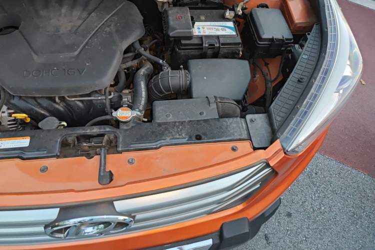 Used Hyundai ix25 2015 1.6L Automatic Two-Wheel-Drive Deluxe DLX Model Engine Bay Left