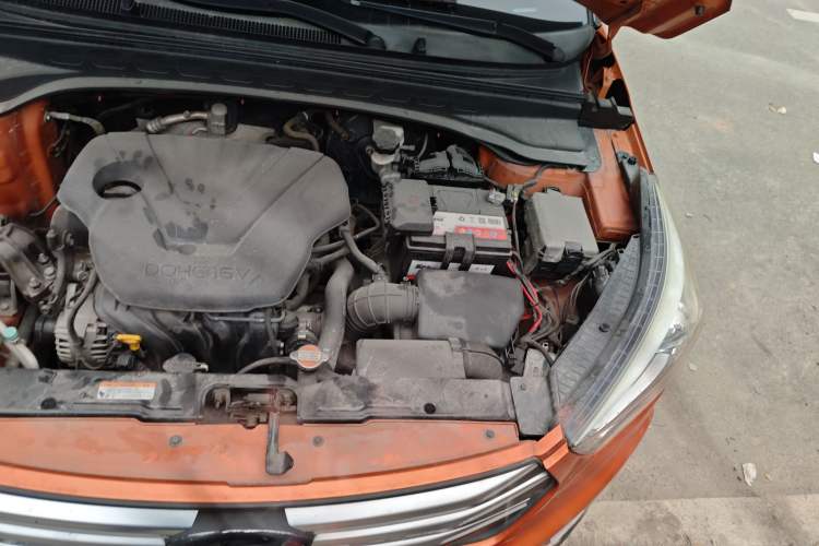 Used Hyundai ix25 2015 1.6L Automatic Two-Wheel-Drive Deluxe DLX Model Engine Bay Left