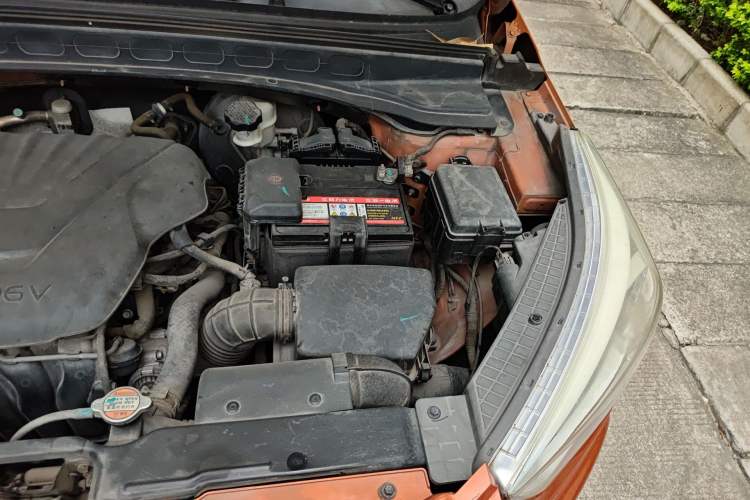 Used Hyundai ix25 2015 1.6L Automatic Two-Wheel Drive Smart GLS Trim Engine Bay Left