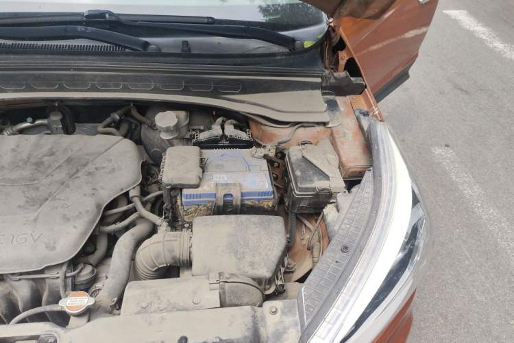 Used Hyundai ix25 2015 1.6L Automatic Two-Wheel Drive Smart GLS Trim Engine Bay Left