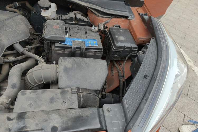 Used Hyundai ix25 2015 1.6L Automatic Two-Wheel-Drive Deluxe DLX Model Engine Bay Left