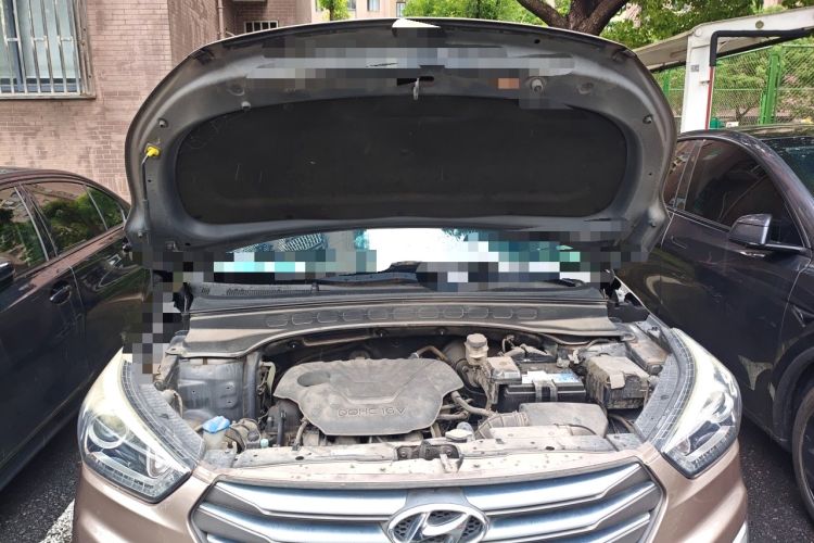 Used Hyundai ix25 2015 1.6L Automatic Two-Wheel-Drive Deluxe DLX Model Engine Bay