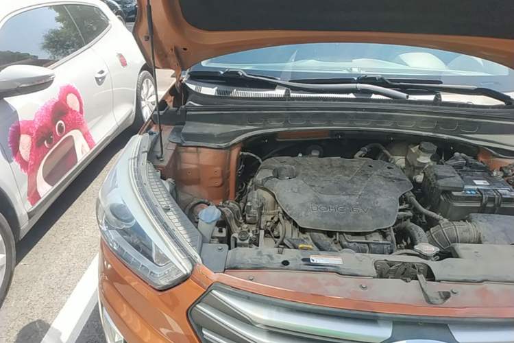 Used Hyundai ix25 2015 1.6L Automatic Two-Wheel-Drive Deluxe DLX Model Engine Bay Right
