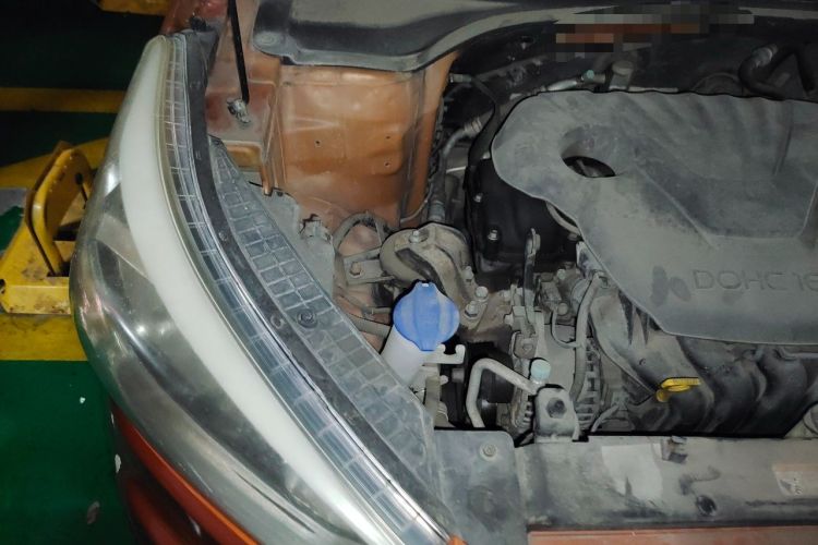 Used Hyundai ix25 2015 1.6L Automatic Two-Wheel Drive Smart GLS Trim Engine Bay Right