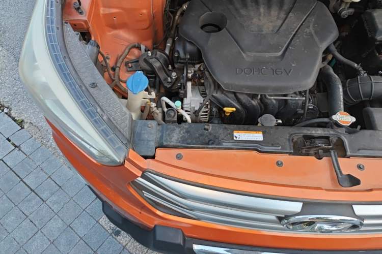 Used Hyundai ix25 2015 1.6L Automatic Two-Wheel-Drive Deluxe DLX Model Engine Bay Right