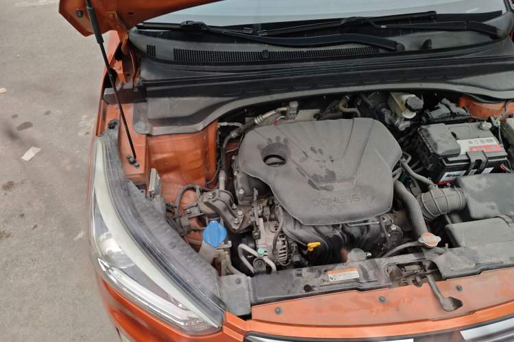 Used Hyundai ix25 2015 1.6L Automatic Two-Wheel-Drive Deluxe DLX Model Engine Bay Right