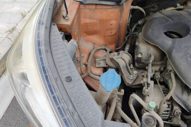 Used Hyundai ix25 2015 1.6L Automatic Two-Wheel-Drive Deluxe DLX Model Engine Bay Right