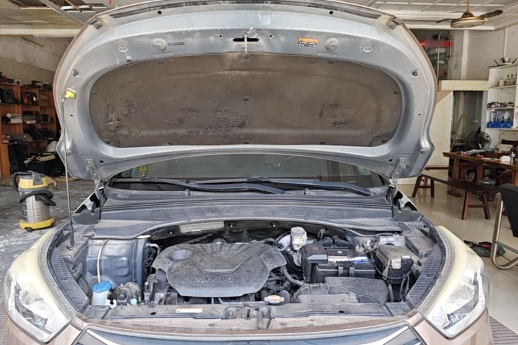 Used Hyundai ix25 2015 1.6L Automatic Two-Wheel Drive Smart GLS Trim Engine Bay